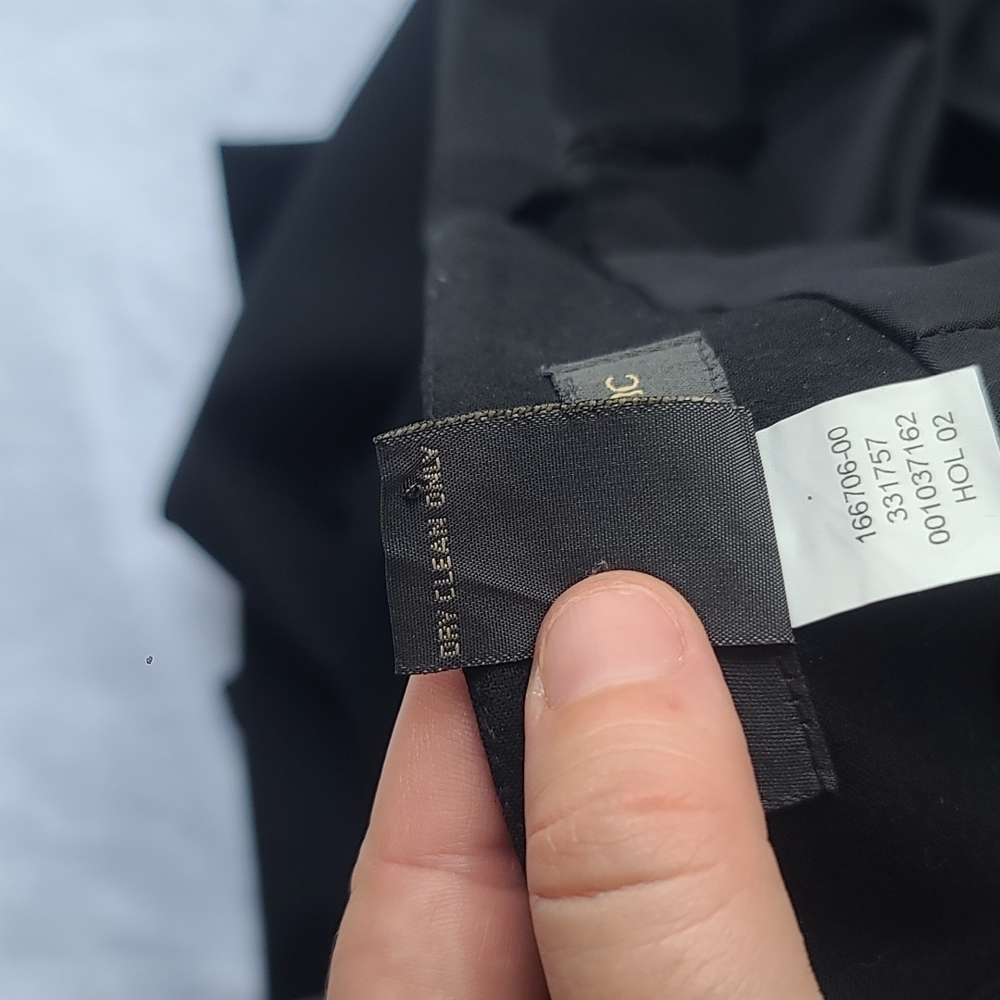 Banana Republic Black Pencil Skirt | Size 2 | Italian Wool | Stretch and Zip Up - Picture 6 of 6